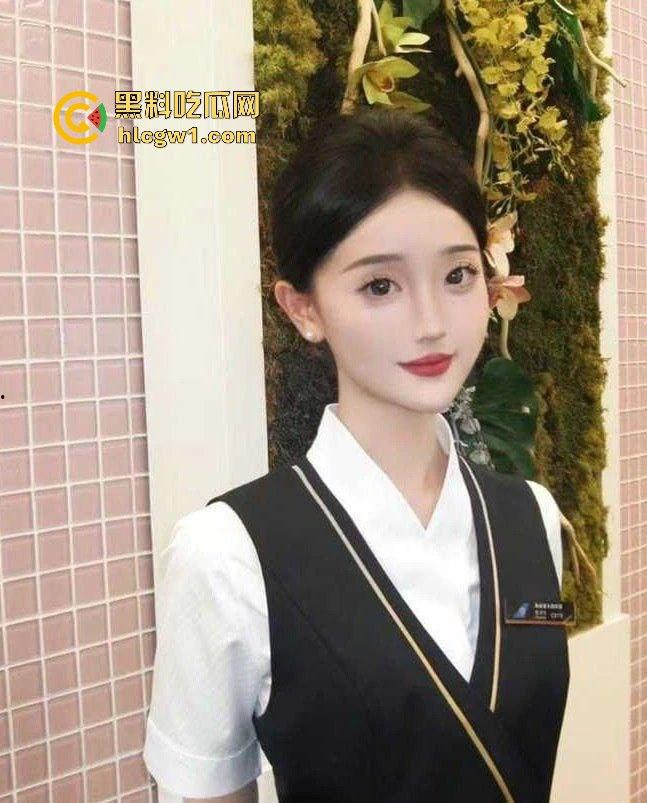 南航高冷空姐『翟子墨 』被富二代玩成SM母狗，制服底下全是调教痕迹，飞行途中还想着被抽打！-3