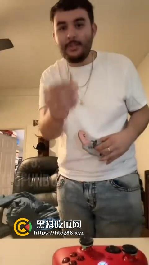 直播界的人才真多 为了礼物直播玩俄罗斯转盘然后死了 真枪实弹 可能就是外国人少的原因！-6