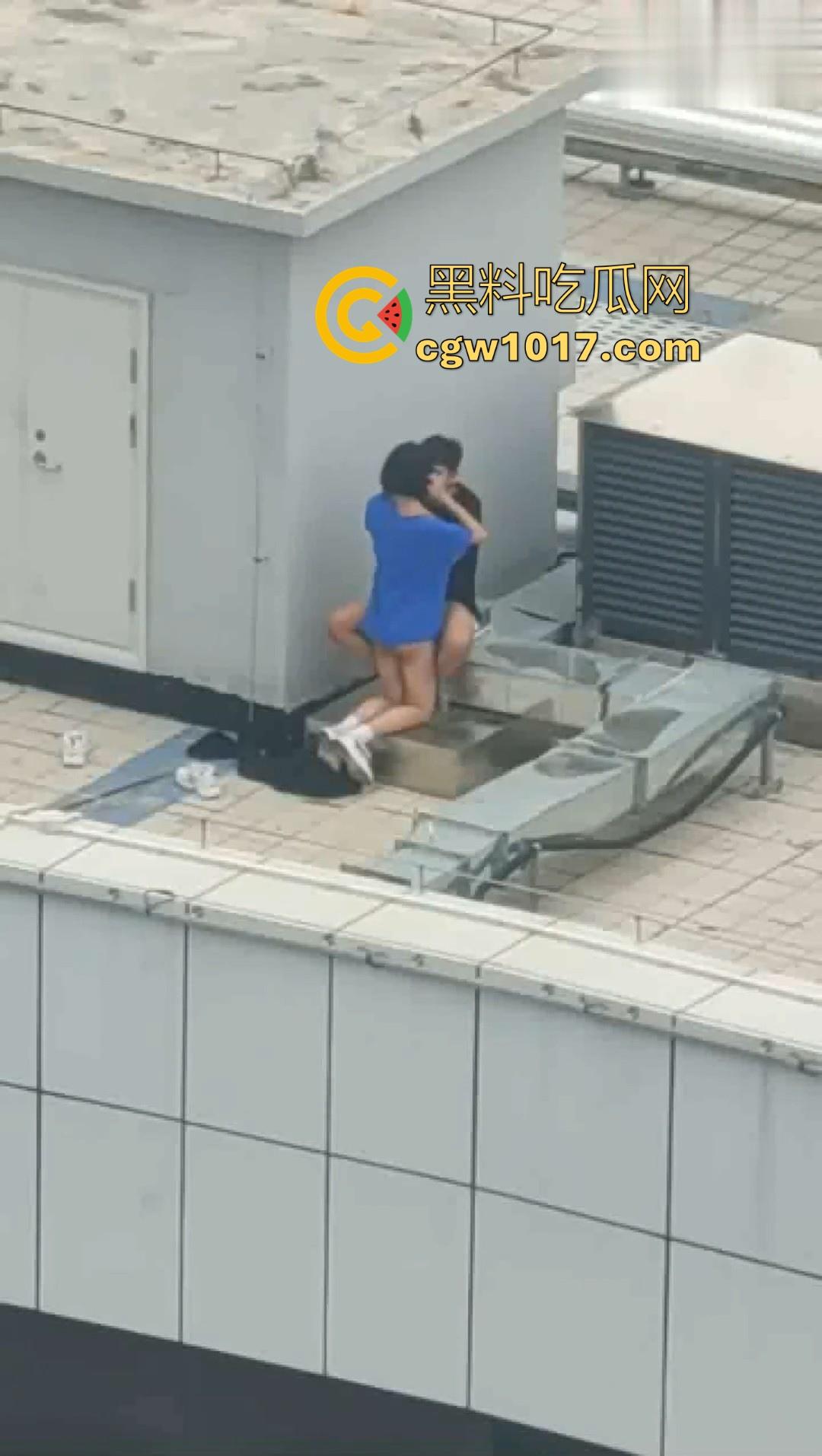 小编精选户外野战做爱视频，各种场景各种大胆做爱露出，无视众人猛插骚逼，只友你想不到的没有他们不敢操的！-13