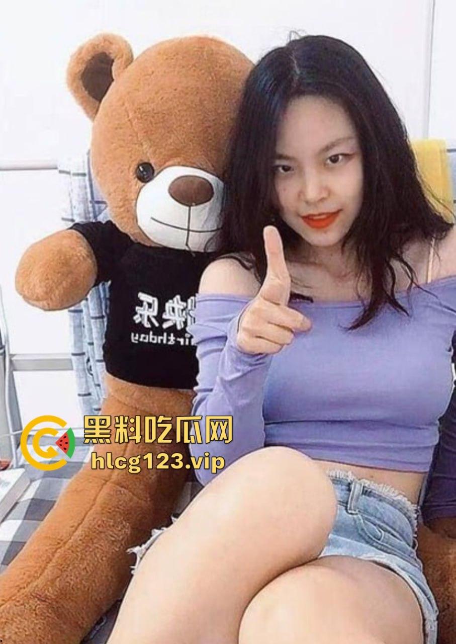 宁夏职业学院反差女学生『曹林子』性爱视频曝光！甜美外表全方位无死角舔弄肉棒！后入抽插呻吟不断！-1