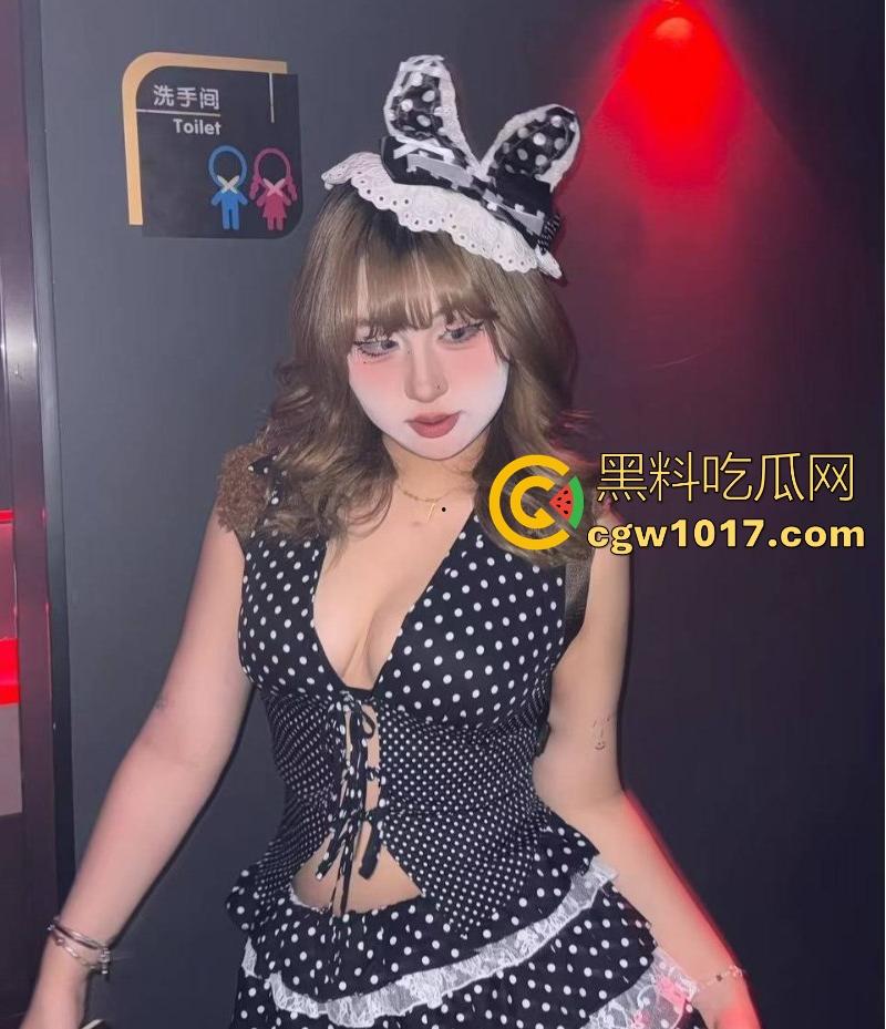 河北美术学院反差骚逼【韩晓雅】日常酒后约炮，丰姿绰约白嫩豪乳，无套爆操大奶晃荡不止，这身材真的绝！-5