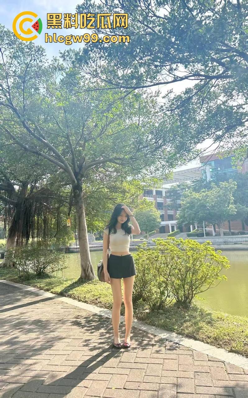 谁的小姨这么懂事？丝袜当滑滑梯，这童年简直是男人的梦想，这待遇让人直接柠檬精上身酸到不行！-2