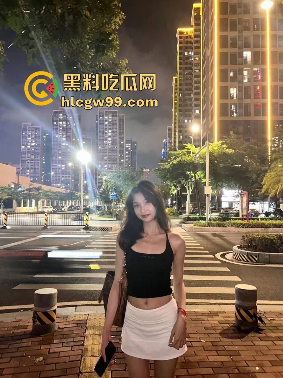 谁的小姨这么懂事？丝袜当滑滑梯，这童年简直是男人的梦想，这待遇让人直接柠檬精上身酸到不行！-3