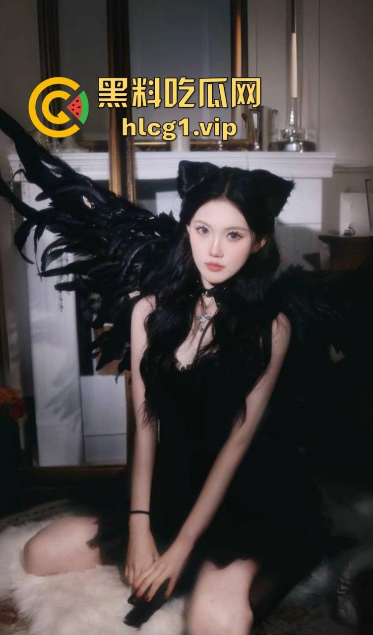 山东快手网红‘甜酱菜’直播露点录屏泄密！黑色情趣内衣下的性感诱惑曝光！-6