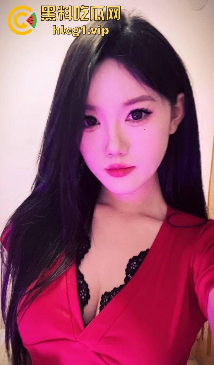 山东快手网红‘甜酱菜’直播露点录屏泄密！黑色情趣内衣下的性感诱惑曝光！-9