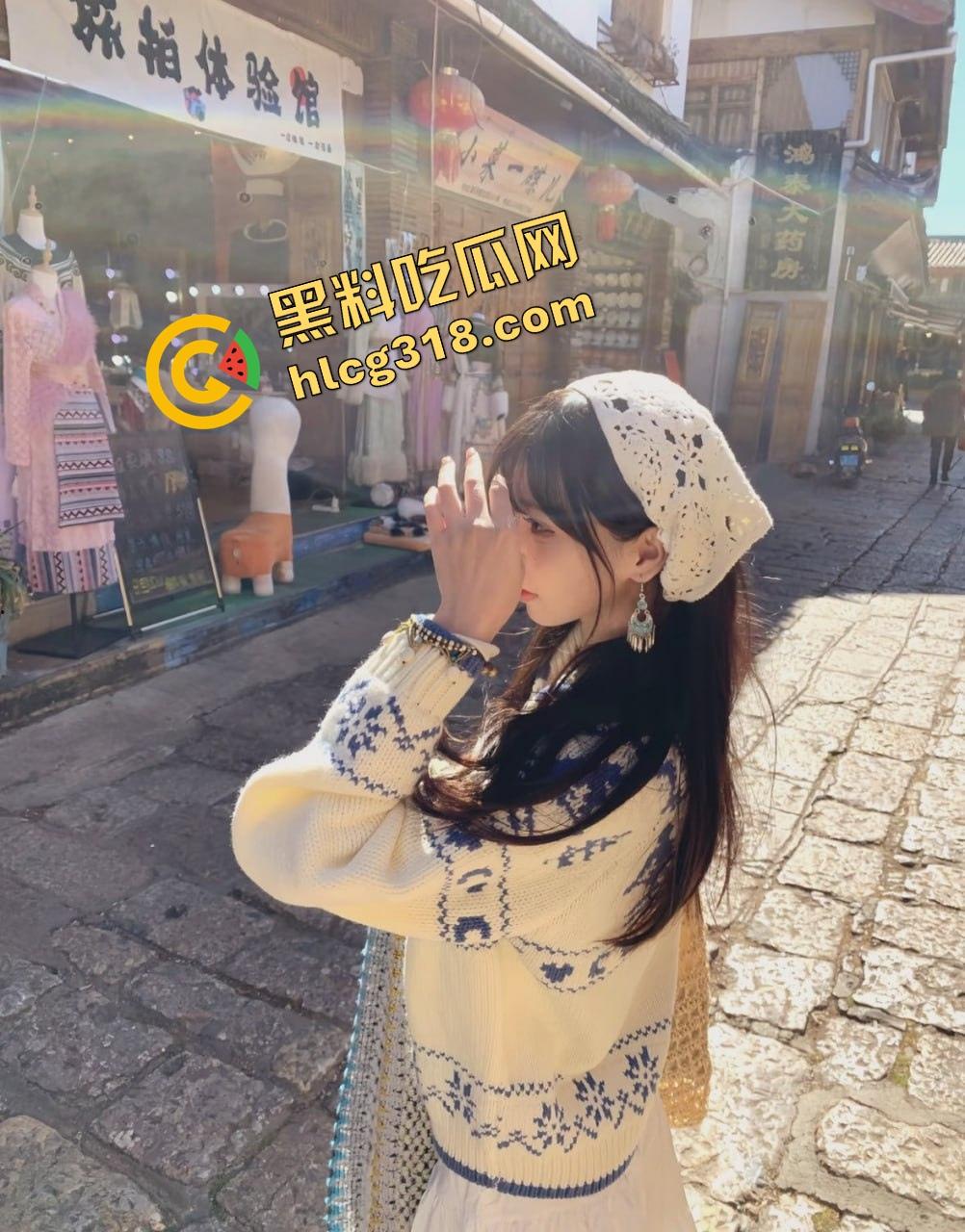 成都软萌cos『十七』短裙下藏不住贱劲，主动翻身爬上金主大肉棒，女上位骑到娇喘湿成水灾！-8