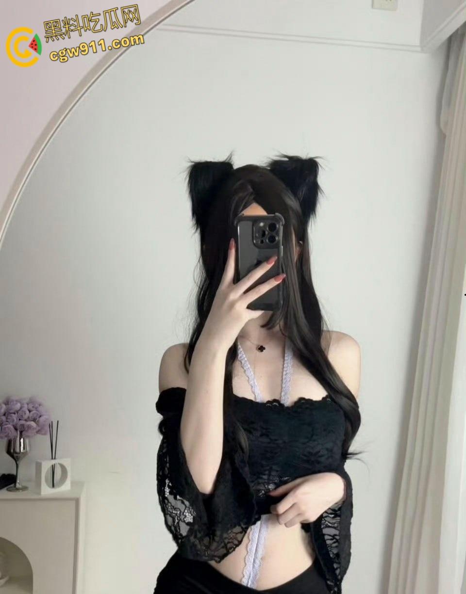 抖音擦边网红【立刻优】，榜一大哥定制视频曝光， 各种情趣装诱惑摇摆，翘臀美乳让人欲望爆棚惑 ！-5