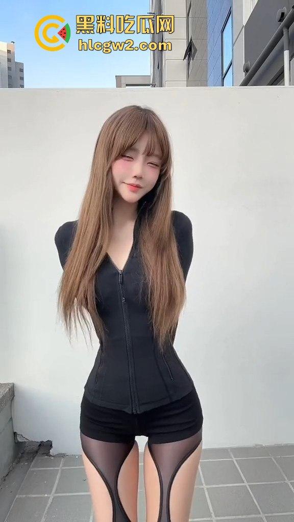 抖音222万粉丝女神【ciu7】不雅自拍外泄！19岁韩国留学生S型身材太撩人，蜂腰翘臀巨乳让人沦陷！-5