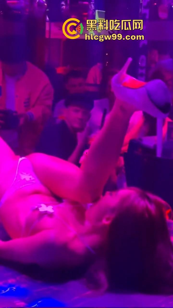 泰国红灯区的美女都快饿死了？少了国人宠爱，只能天天吃洋屌，一点中餐吃不到，摸下面看GG还是MM直接验货！-7