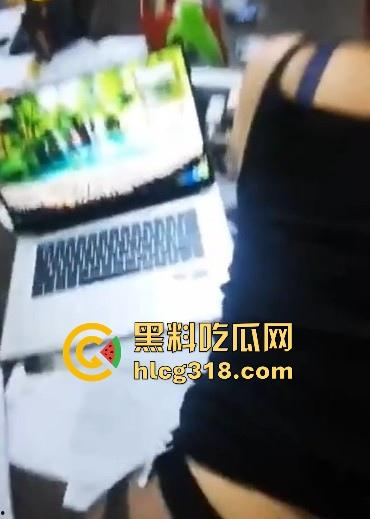 深夜加班后入极品OL同事！御姐身材极品美腿， 黑丝尤物深喉口交，站立爆操无套内射。脸骚劲十足！-8