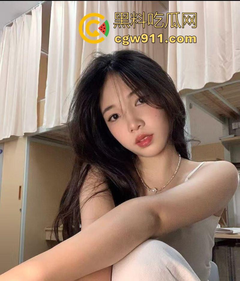 3000元一晚拿下江南大学【刘菲菲】长腿细腰小翘臀，B杯小乳粉嫩翘挺，从学霸到榨精尤物的转变！-8