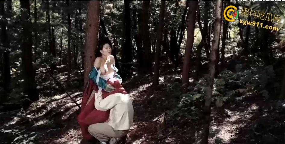韩国三级片《仙女之泣》，寂寞地主富婆抠逼自慰，樵夫种树被富婆偷情勾引，户外树林野战掀群爆操 ！-1