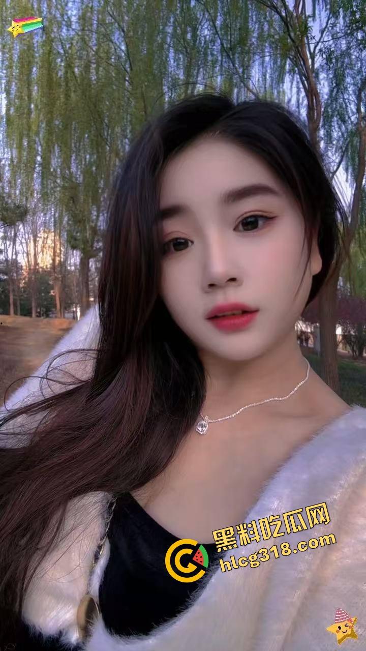 公园树下野战气质女神，高潮娇喘内射后，当场提裤子逼里夹着热精液小碎步走人，说就想这样走回家！-4