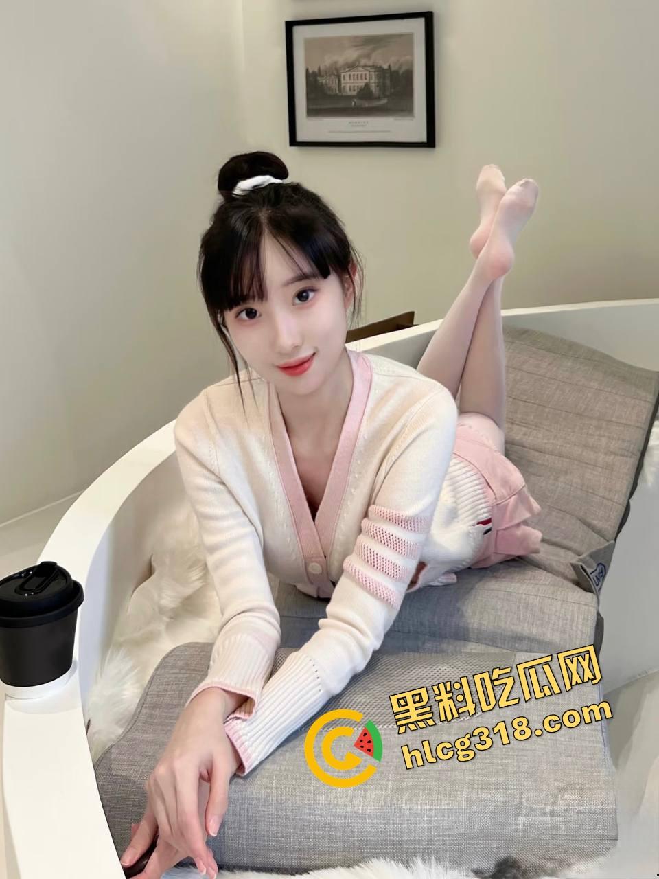 杭州传媒大学江南嫩妹『贾希梦』分手 前男友怒爆亲热视频，这水嫩小骚货你不珍惜，那就大家一起看！-5