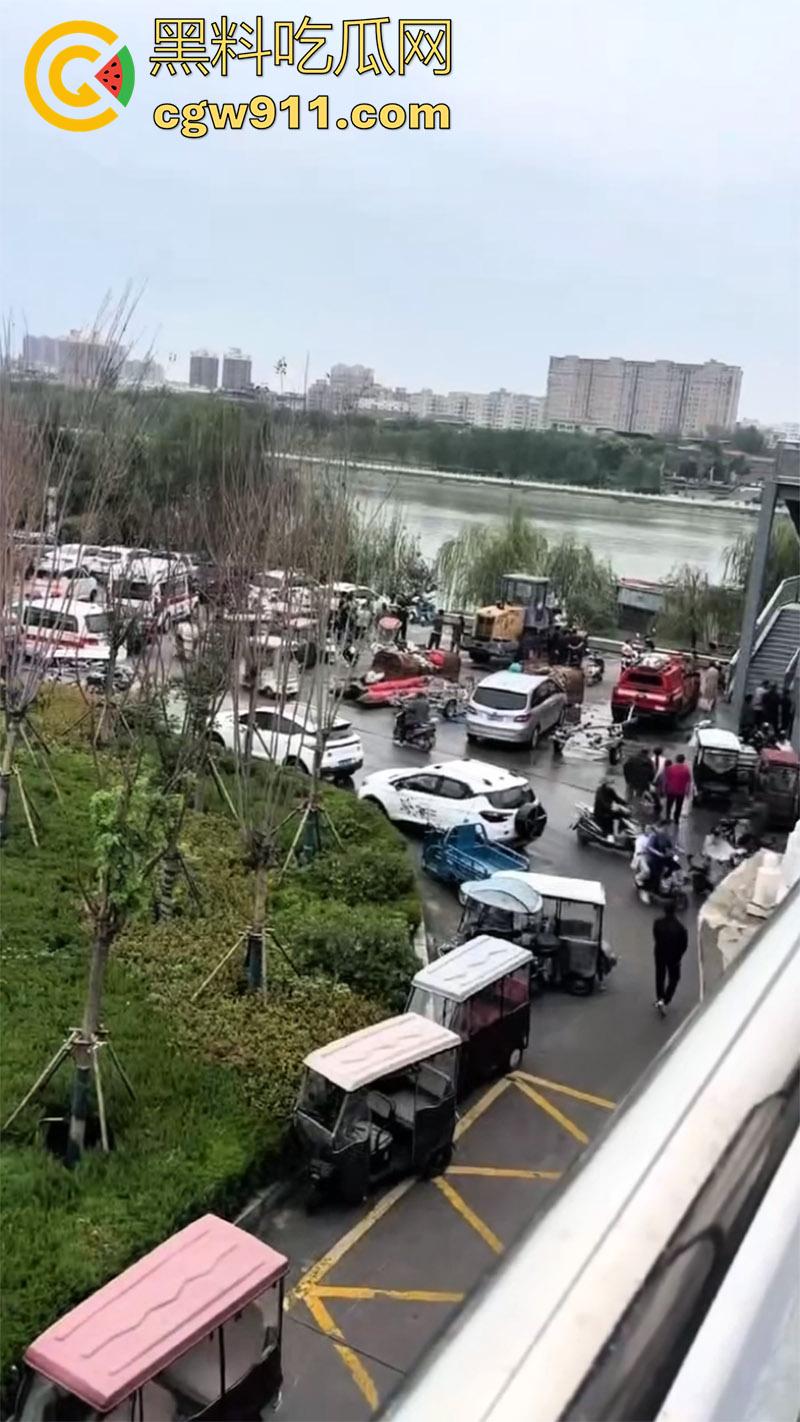 周口市沈丘网红桥跳河事件，准备结婚因彩礼商量不通，23岁男子跳河自杀，20多万彩礼逼走了他！-3