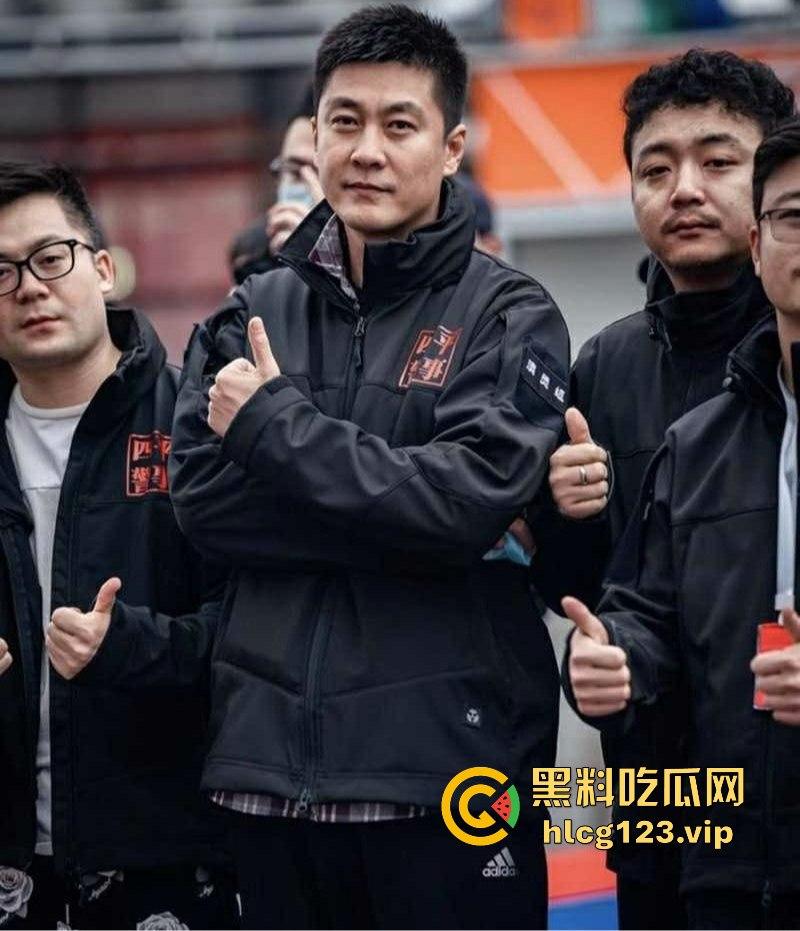 四平网红董叔「董政」惊爆塌房！与大奶情人在情趣酒店缠绵1小时连干3炮，粉丝心碎不已！-8