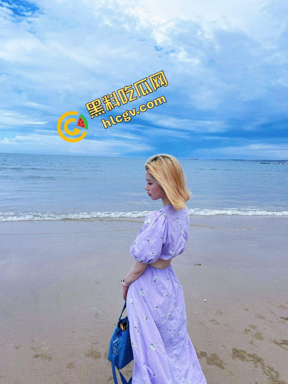 海南02年社会骚鸡『谢丽楠』黄发反差婊 白虎逼超级紧致 被大哥包养天天日 惨遭投稿曝光 独家流出！-4