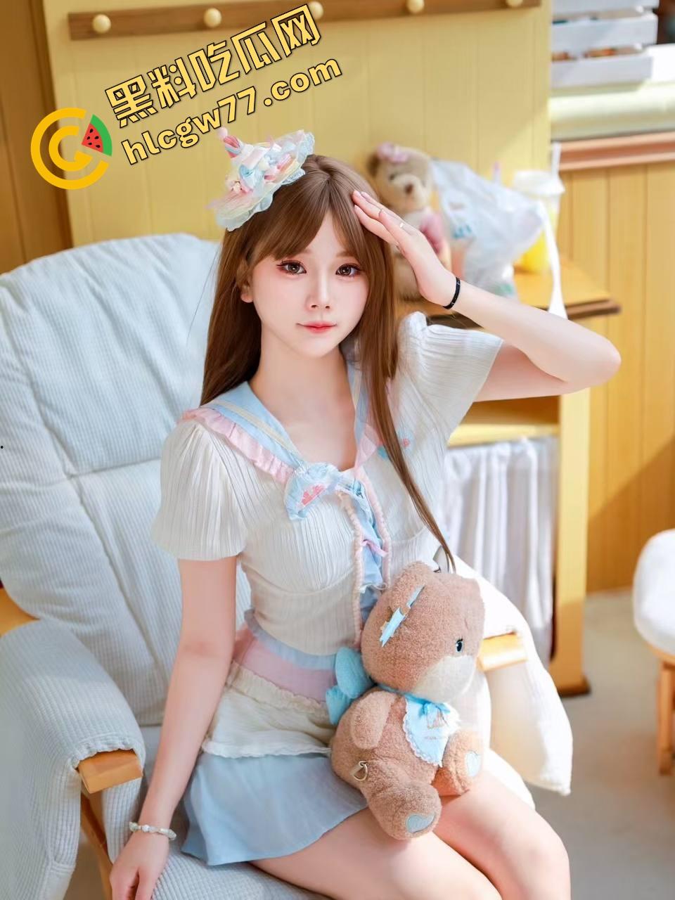 网红印度华人夫妇自拍炸裂，黑渔网丝袜海景房开操，丰臀后入扛不住老公狂射！-1