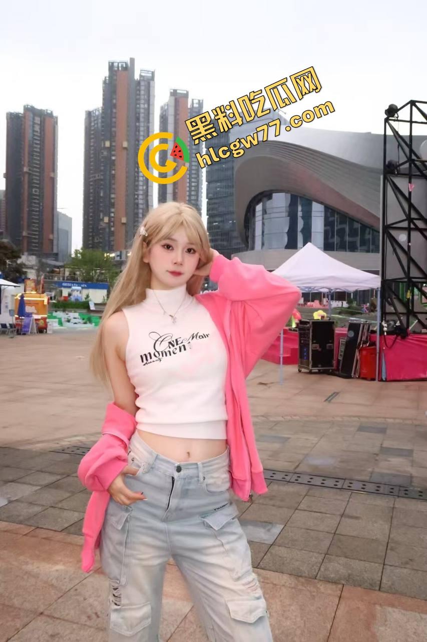 网红印度华人夫妇自拍炸裂，黑渔网丝袜海景房开操，丰臀后入扛不住老公狂射！-6