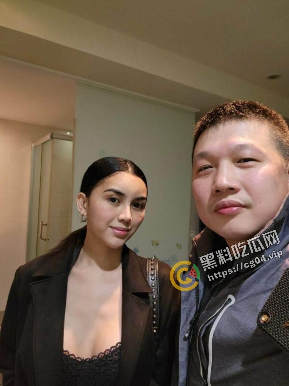 台湾肌肉胖熊 【辉哥】推特5w粉靠叫鸡拍摄视频贩卖挣钱达人  付费视频流出-2