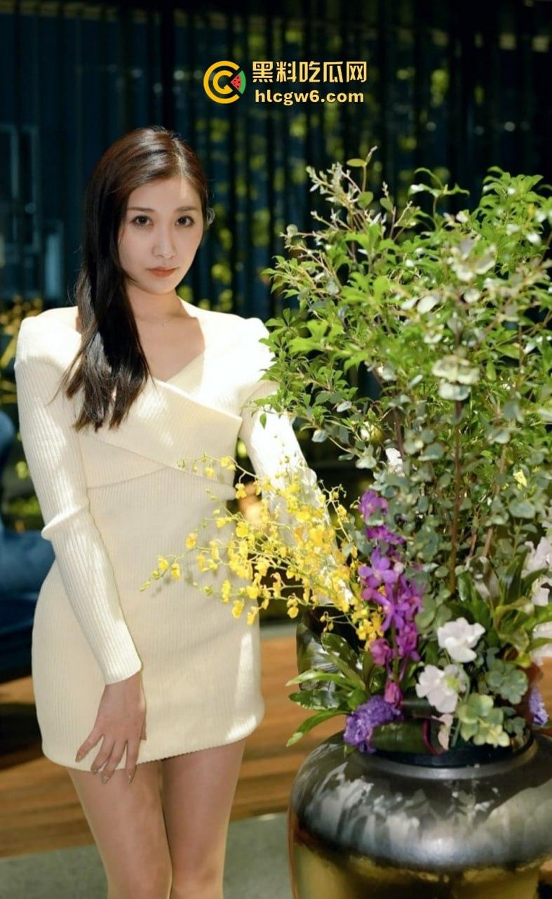 OnlyFans素人骚人妻【Mariwam】反差爆棚,高颜值女神沉沦精液,颜射吞精花式猎奇,骚得脏到极致!-9