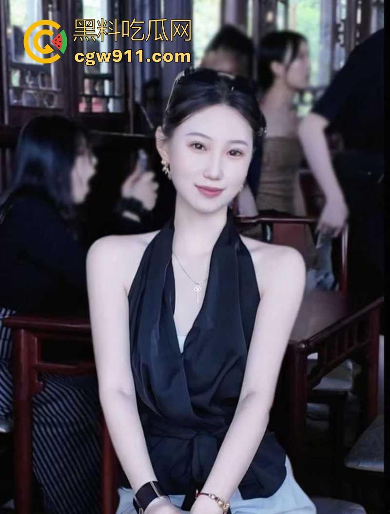 长沙理工校花【徐丽丽】约炮成瘾玩情趣调教，穿JK戴狗链被爆操颜射吞精，老淫贱了！-5