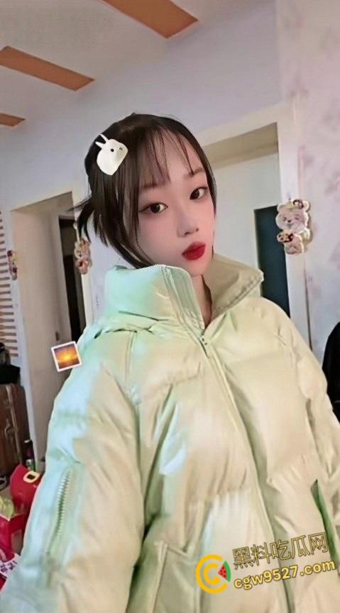 山东高中生少女【曹羽萌】，和男友厕所激情啪啪，熟练的跪在地上口交，白嫩酮体被狠狠后入打桩 !-2