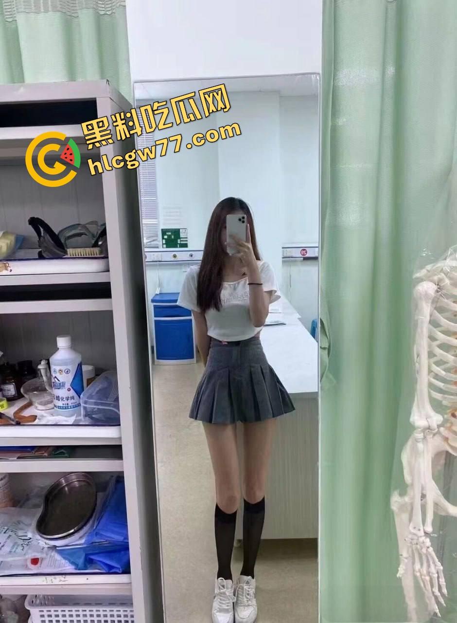 保定学院南校区高颜值女学姐【宋悦】给金主舔棒观音坐莲被干爆  舔狗全员破防！-4