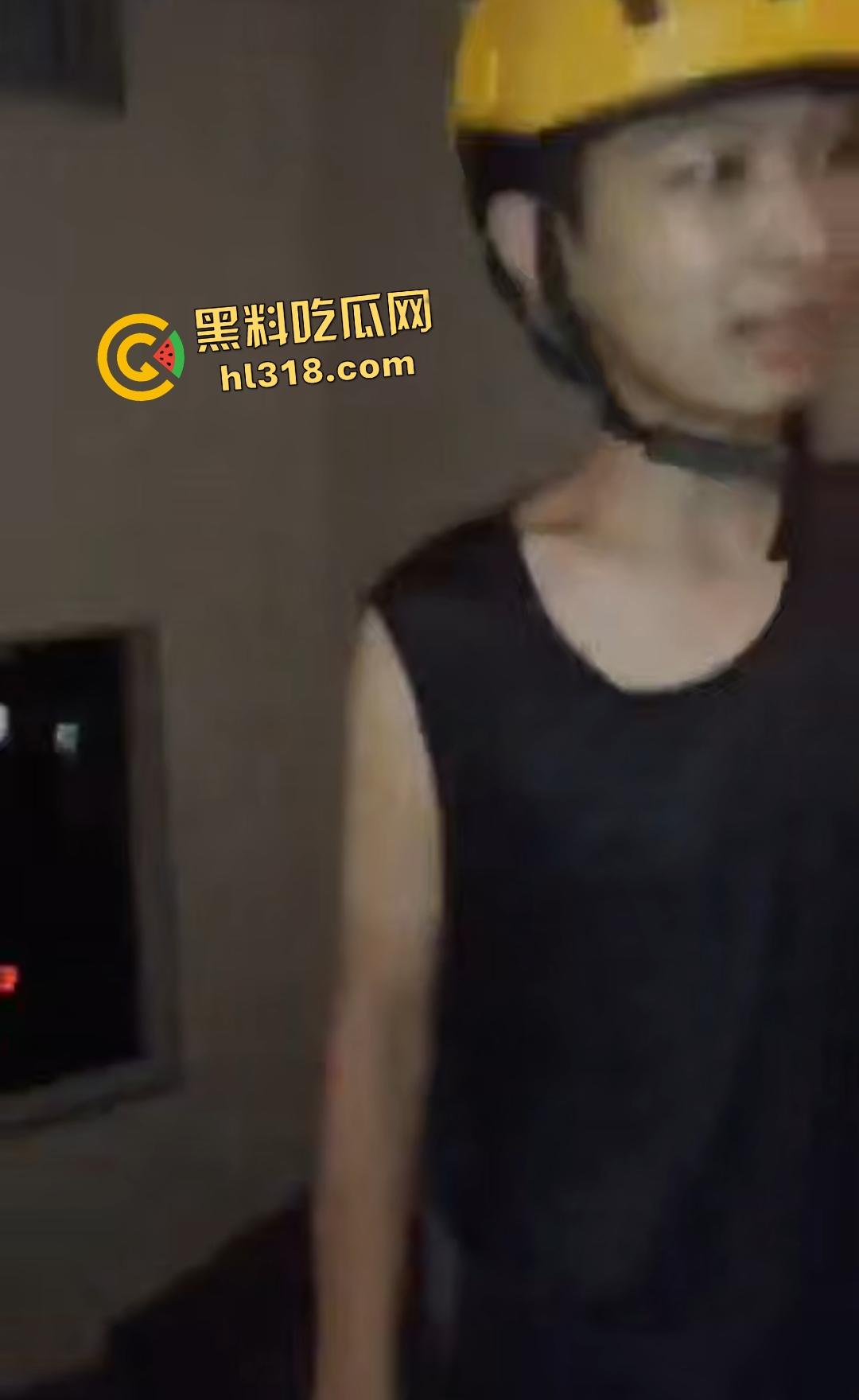 外卖小哥怒关水闸竟因为恶毒夫妻为白嫖退款PUA快递小哥,逼急狂徒挥刀抹颈,偷鸡不成血溅当场!-4