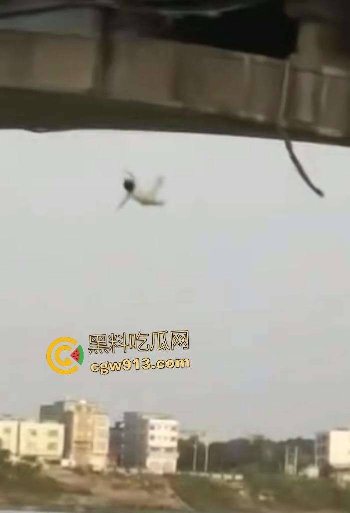 广西桂平16岁少女【龙柯羽】跳江自杀！只因和禽兽老师做爱，被正宫抓到还威胁人身安全！-3