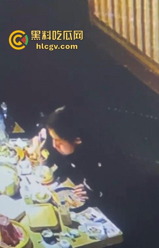 小仙女白嫖神操作！没舔狗付钱，竟拔逼毛栽赃商家，老板看傻眼！-5