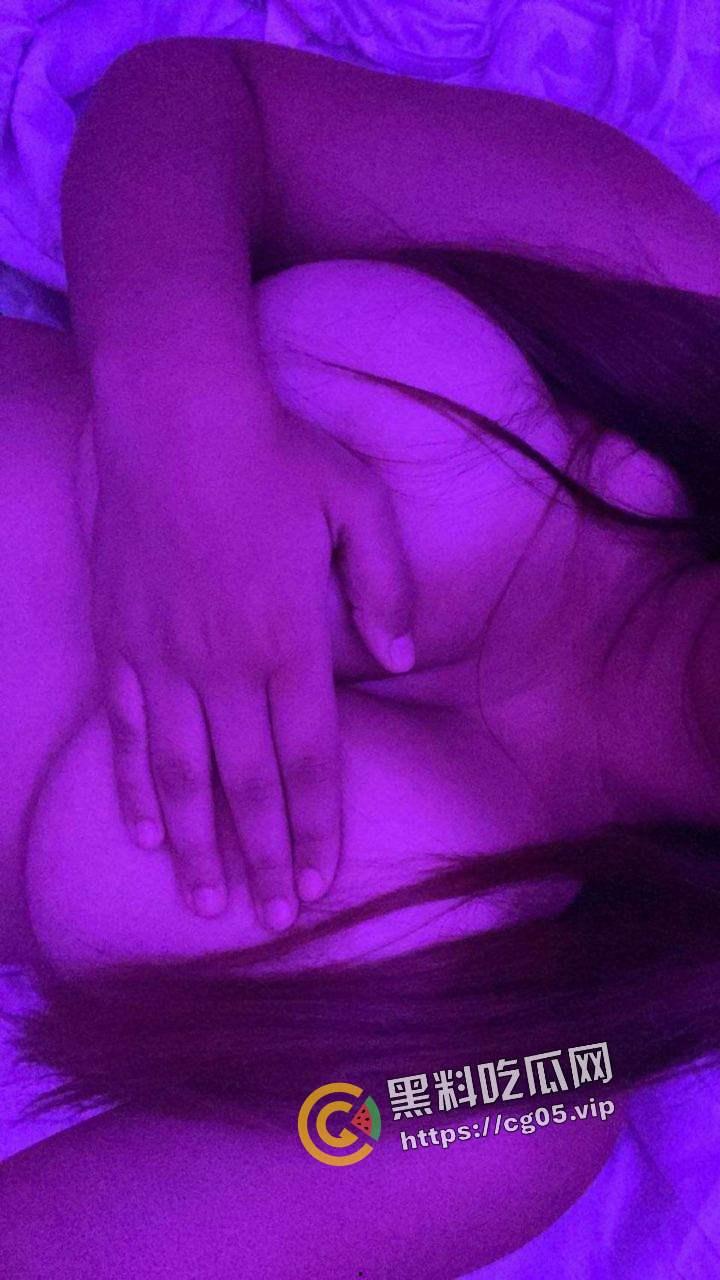 拉丁裔新娘与丈夫的伴郎聊骚出轨 被丈夫发现后离婚并将其曝光到网上-7