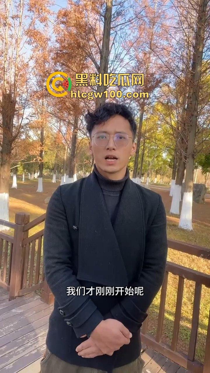 云南保山市君悦广场男子【王麒麟】表白成功，不料给正牌女友抓包，时间管理大师错误案例！！-3