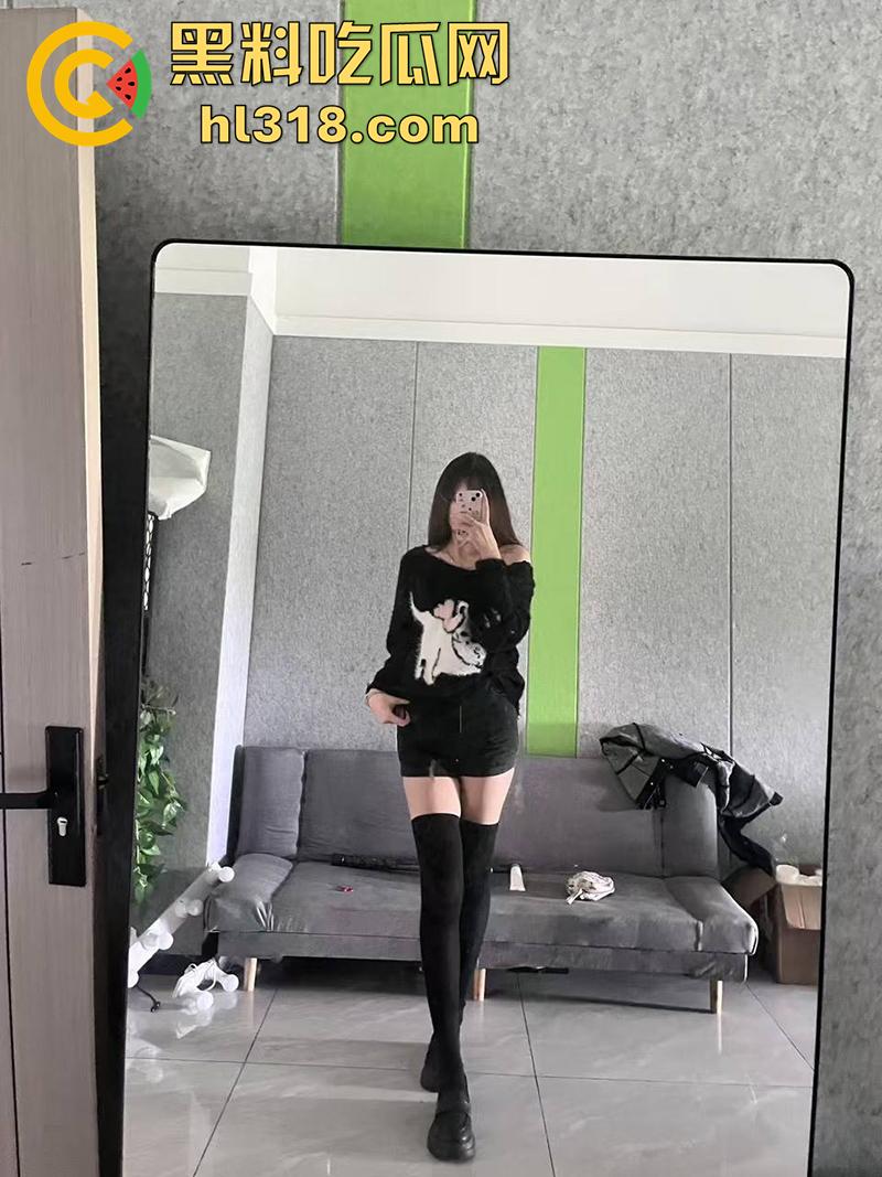 青岛反差母狗【刘子萱】，175cm的极品炮架子，逆天大长腿极致性感，小骚逼被男友操黑后还被曝光-4