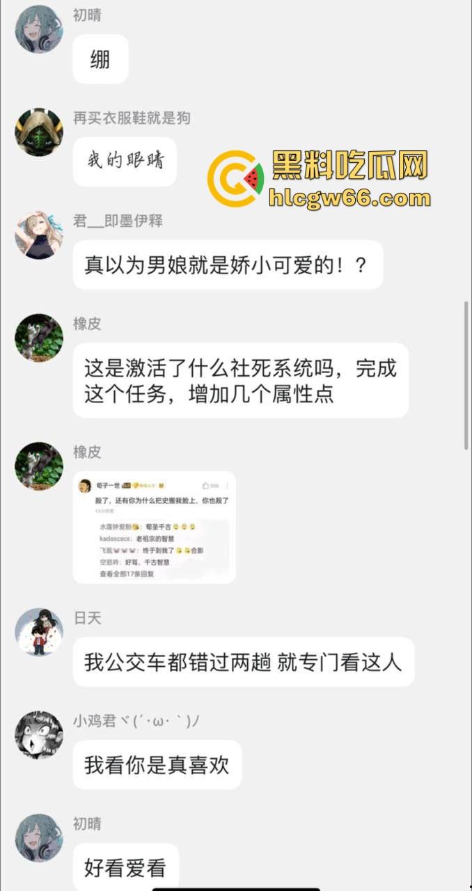 烟台街头惊现男娘哥斯拉 大叔穿白裙戴金假发扯着光腿神器当街起舞 路人全员respect！-3