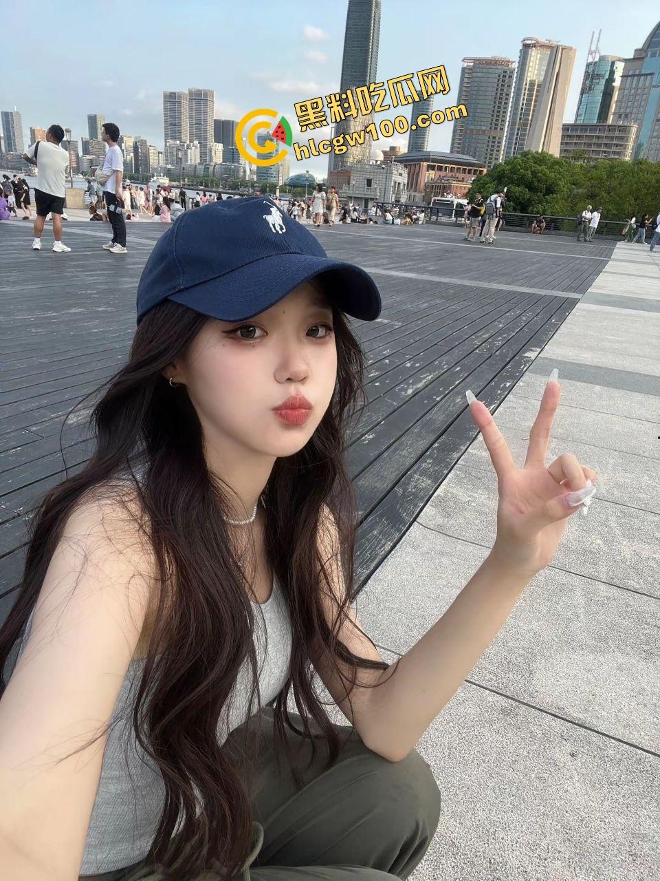 长沙岳麓区骚母狗淫荡人妻【张佩宁】绿帽奴贡献淫妻给处男，前后夹击塞满骚穴，淫乱3P独家流出！-1