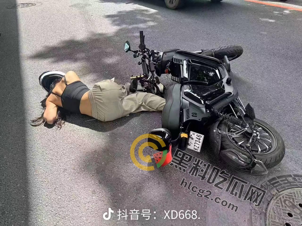 广州野马司机疯狂撞击骑电动车超正小姐姐，现场目击者震惊：简直不可思议！-7