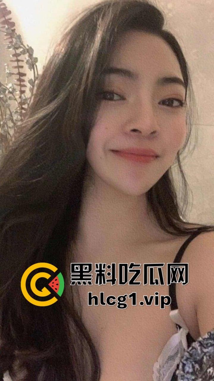 武汉海关『冯小羽』体制内骚货上班聊骚，下班找领导草逼，单元楼道大胆露出！-8