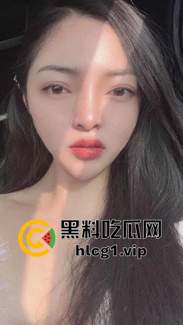 武汉海关『冯小羽』体制内骚货上班聊骚，下班找领导草逼，单元楼道大胆露出！-10