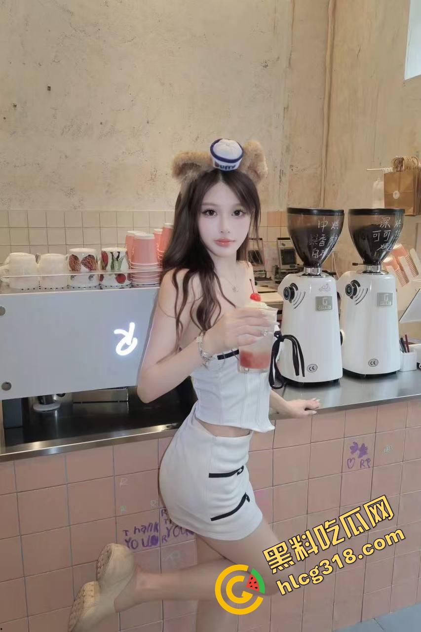 西安培华学院『赵露媛』火车上撕烂牛仔裤被爆操，女大坐车出游直接坐上男友鸡巴，全程自拍记录高潮表情！-5