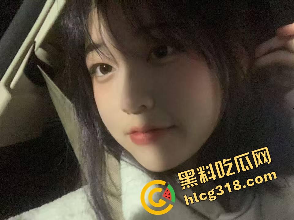 体育系学弟爆操骚学姐，爽的学姐掰腿享受鸡巴抽插，高潮一波接一波，现场淫水四溢！-1