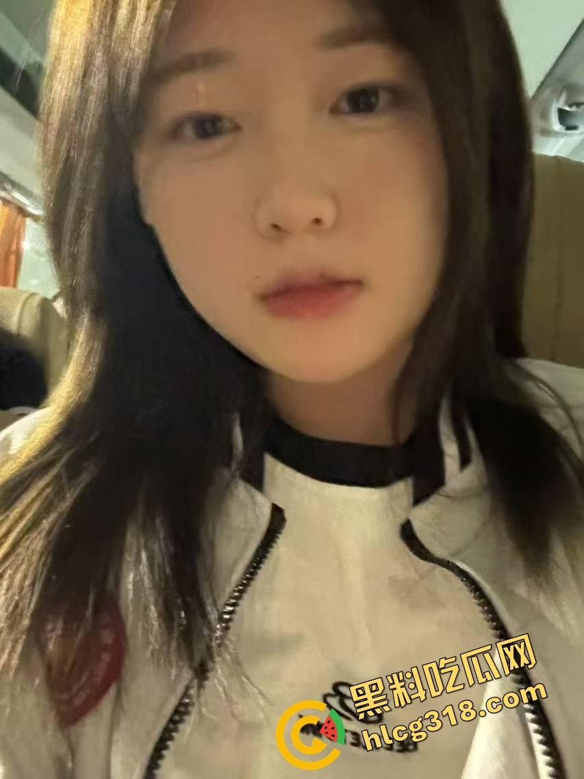 体育系学弟爆操骚学姐，爽的学姐掰腿享受鸡巴抽插，高潮一波接一波，现场淫水四溢！-2