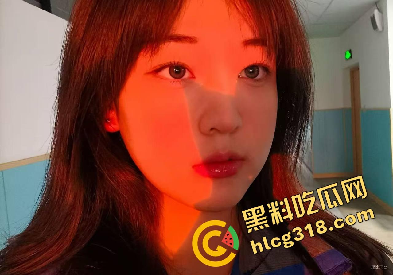 体育系学弟爆操骚学姐，爽的学姐掰腿享受鸡巴抽插，高潮一波接一波，现场淫水四溢！-3