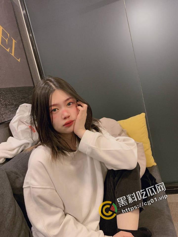 贵州维也纳酒店前台 夏心仪 时间管理大师 同时出轨领导和同事 还能勾搭客户 被爆光不雅视频！-13