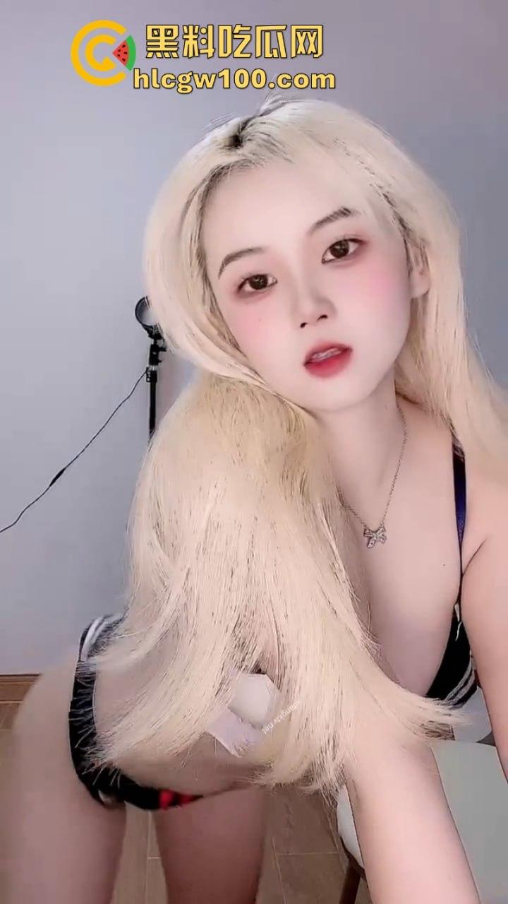 快手金发骚妹【小铃铛】激情卡点抖奶舞合集！逼奶同框诱惑十足 粉臀蜜穴强势榨精 直呼上头！-22