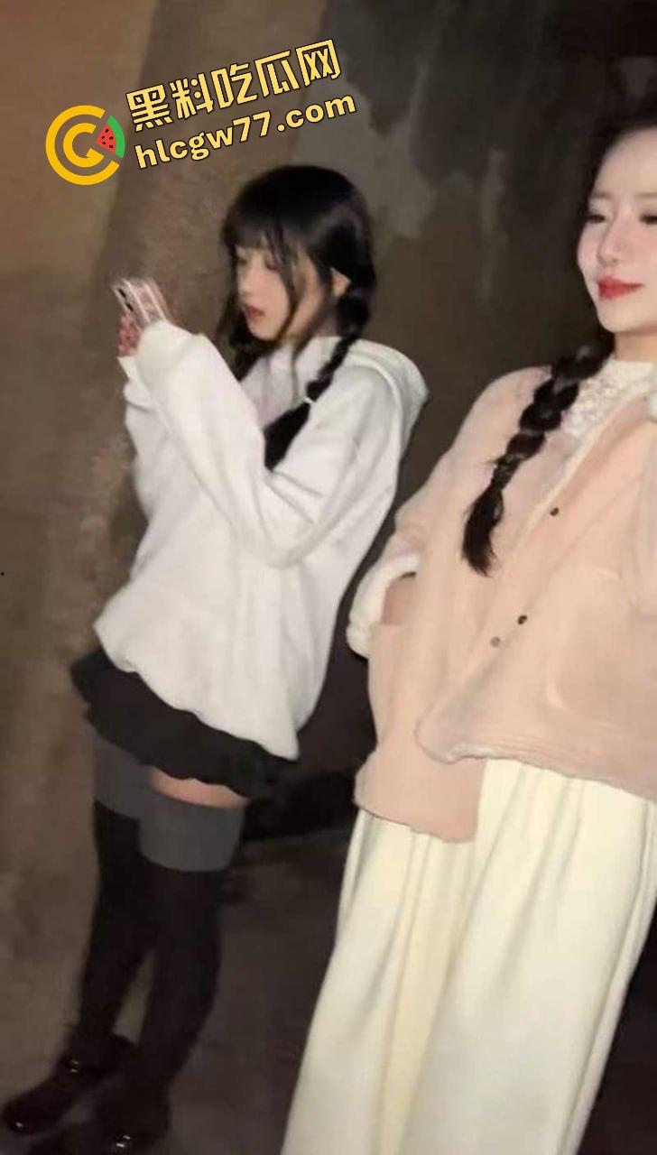 广东某城中村惊现200元极品骚花 牛奶白皮长腿女神 丝袜高跟骑到床板快断 颜值完爆高端外围!-6