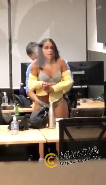 FBI不止会打枪 更会打炮！纽约警察局内女警员和上司办公司打炮 女人表情真享受啊 偷拍视频流出-7