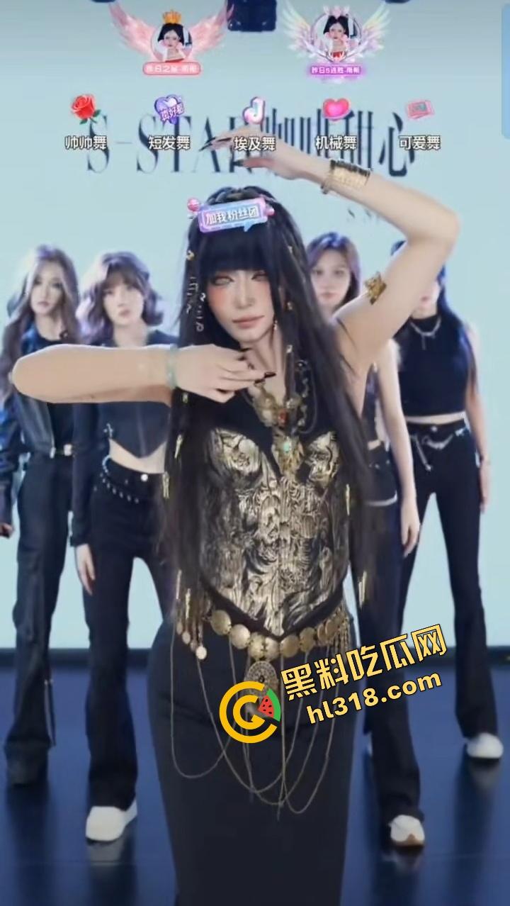 抖音团播跳舞激情过头,女主播衣服掉了俩奶子全露,自己还跳得贼开心,直播间直接封号!-3