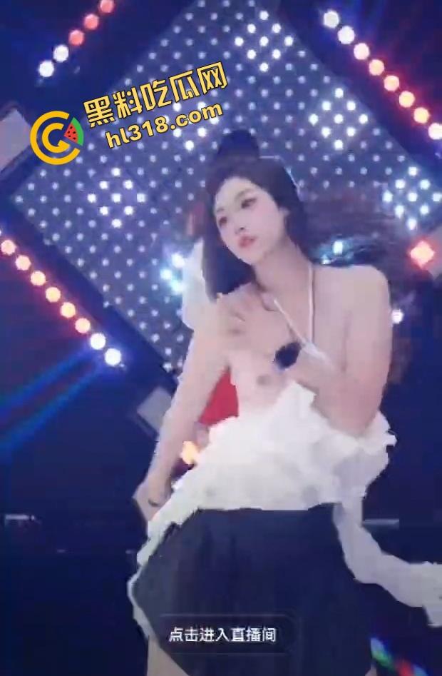 抖音团播跳舞激情过头,女主播衣服掉了俩奶子全露,自己还跳得贼开心,直播间直接封号!-10