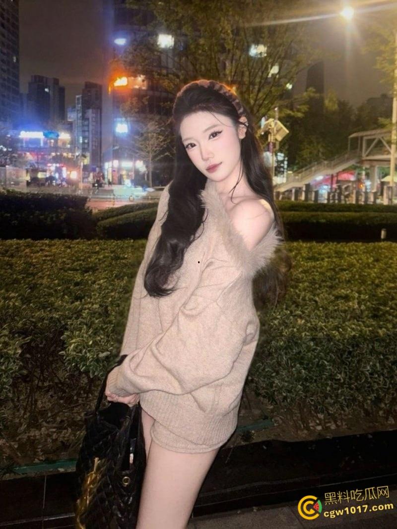 上海骚母狗【李锦怡】被男友疯狂爆操，大奶乳交娴熟口活一流，无套后入抽插，屁股被打得通红！-2